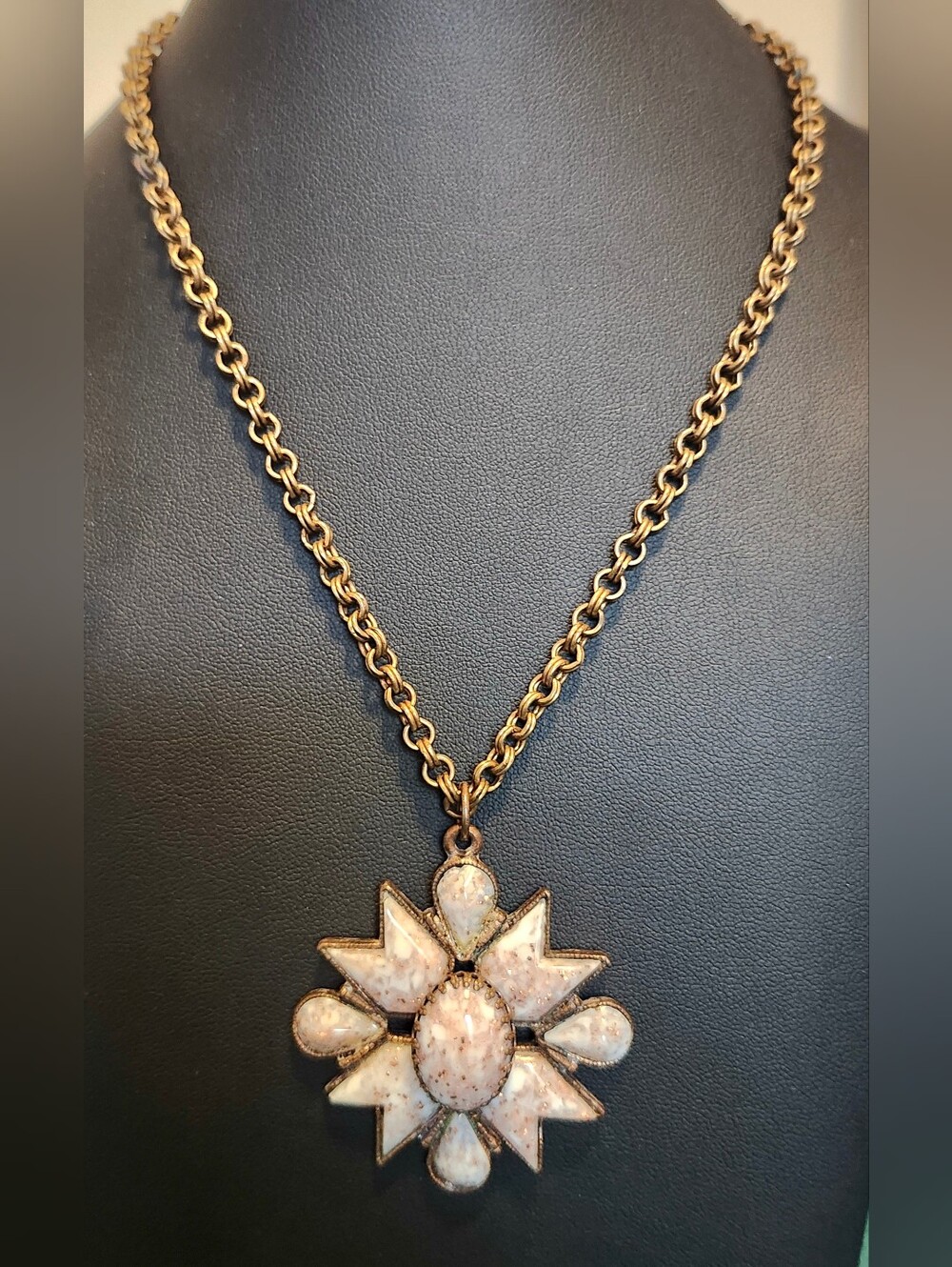 Vintage 1960s Copper & Glitter Confetti Lucite Starburst Necklace & Brooch - Picture 4 of 10